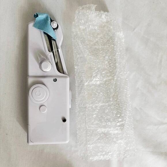 NWOT Handy Stitch Handheld Sewing Machine CS-101B – Portable & Easy to Use - Picture 4 of 5